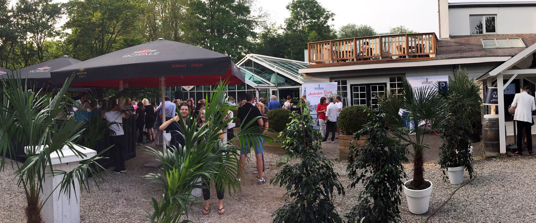 Amstel Boathouse mensen buiten