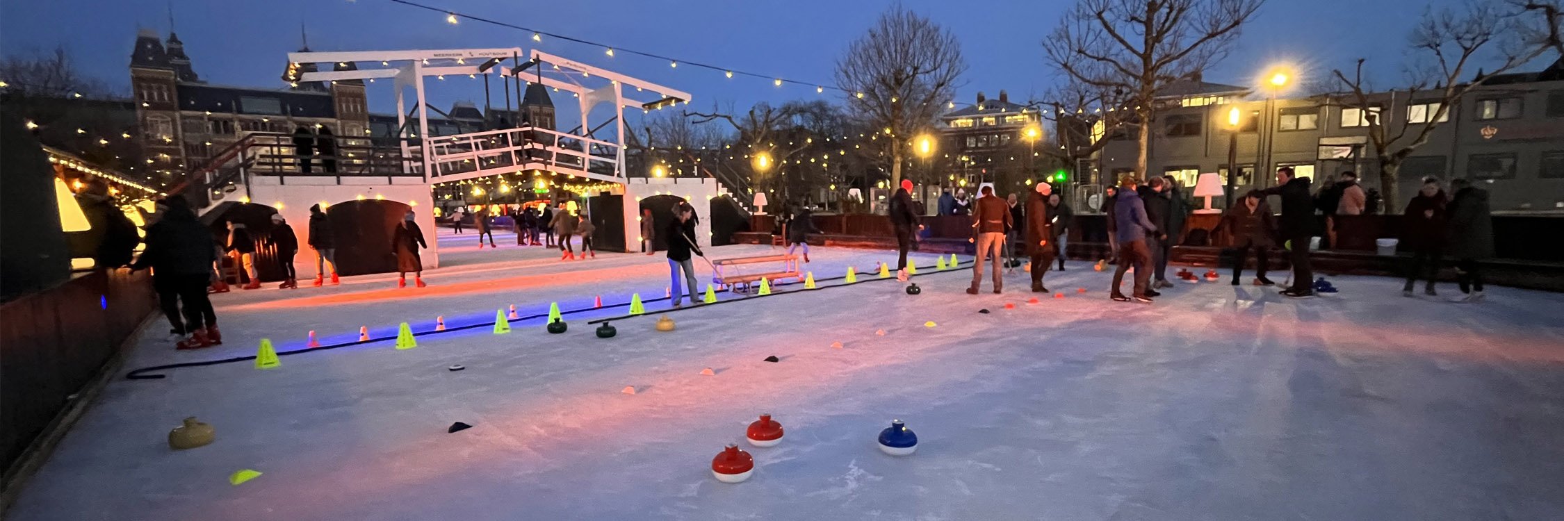 Museumplein ijsbaan winter Amsterdam cat1